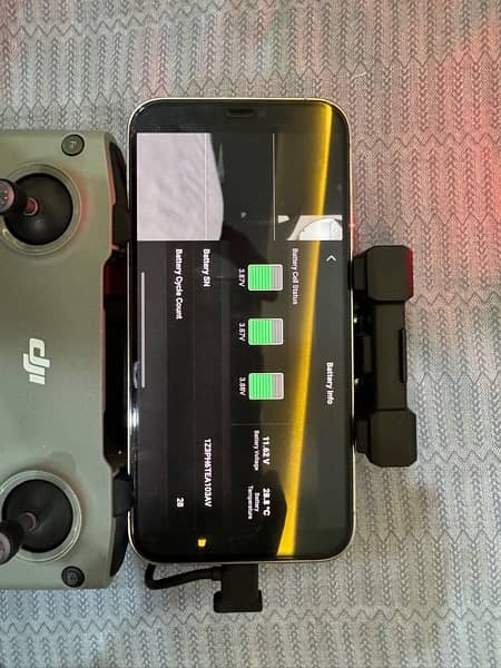 DJI Mavic 2 fly more combo Excellent Condition 2