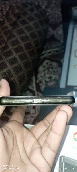 Google pixel 6 (Non pta )  sheet per scratch ha phone per nahi 1