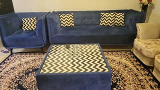 stylish Sofa set 5 seater with cushions and center table