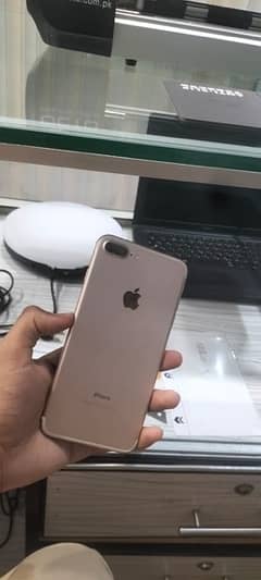 iPhone 7 Plus gold