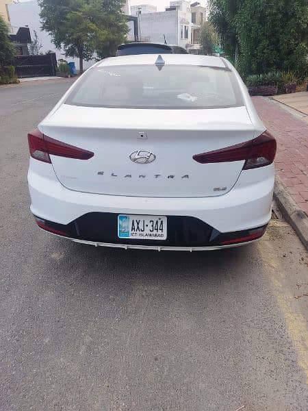 Hyundai Elantra 2022 1