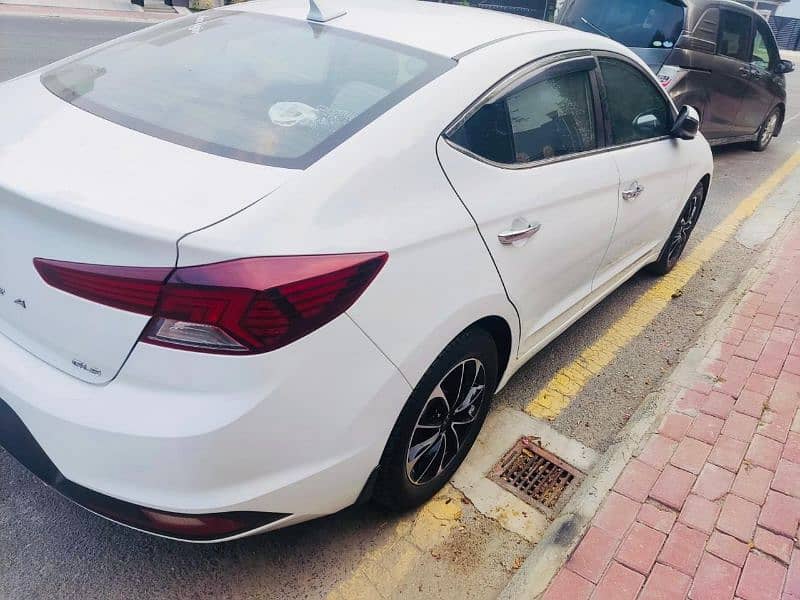 Hyundai Elantra 2022 3