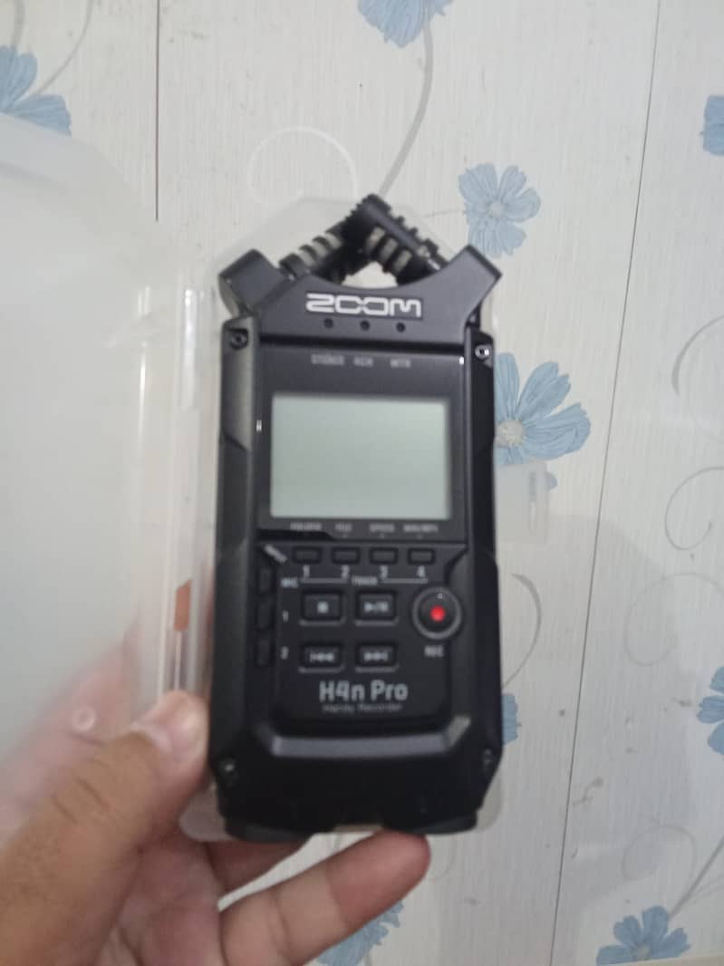 Zoom H4n Pro Black Edition 4-Channel Handy Recorder 5