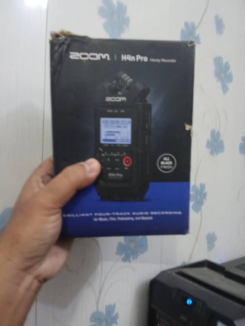 Zoom H4n Pro Black Edition 4-Channel Handy Recorder 6