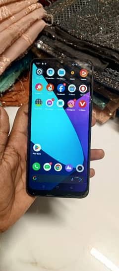 Realme 5i 
4gb ram 64gb memory
Koi fault ni ha pubg our tiktok ke ley