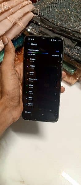 Realme 5i 
4gb ram 64gb memory
Koi fault ni ha pubg our tiktok ke ley 9