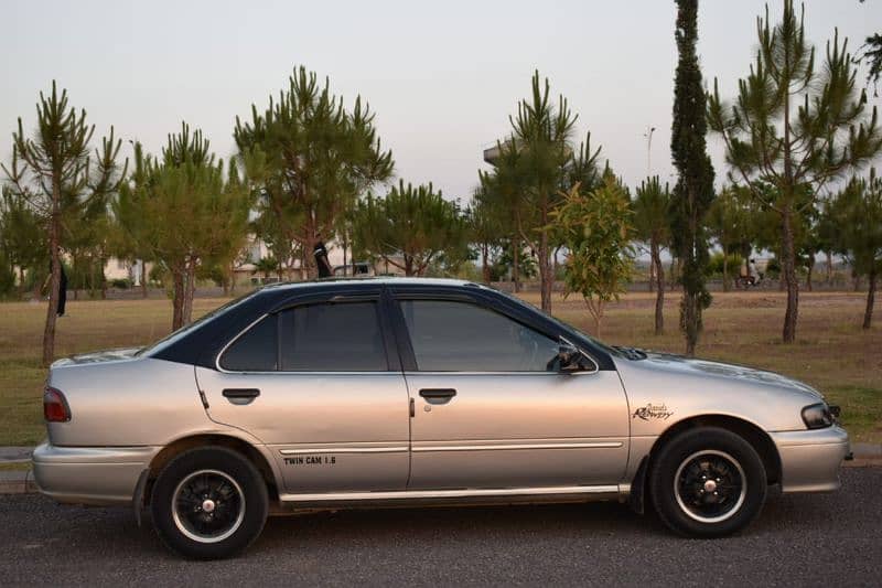 Nissan Sunny 2002 4