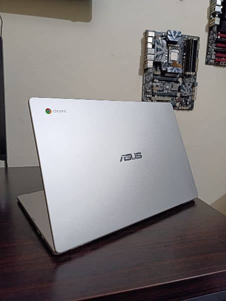 ASUS chromebook 4/64 0