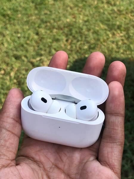 iphone airpod 2nd generation 2023 (warranty available ) exg possible 3