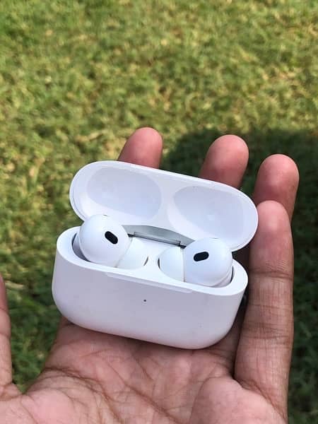 iphone airpod 2nd generation 2023 (warranty available ) exg possible 4