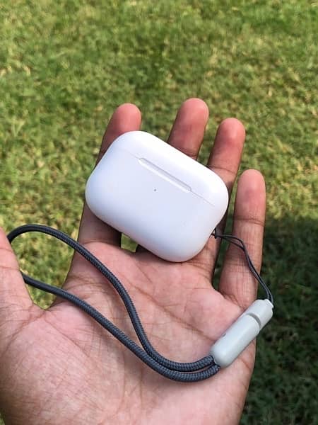 iphone airpod 2nd generation 2023 (warranty available ) exg possible 5