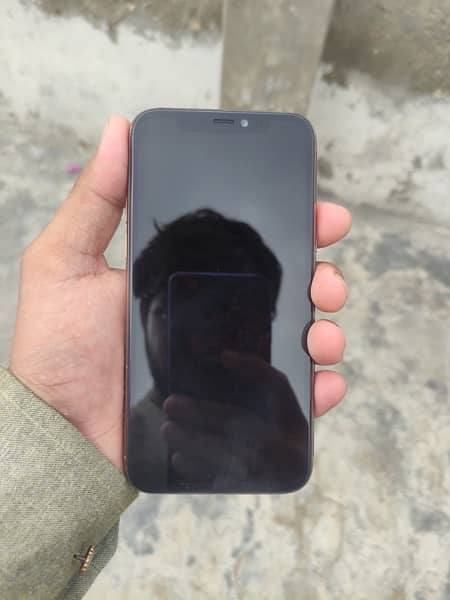 iPhone 11 Pro golden colour 100condtion  64 Ram only sell and exchange 1