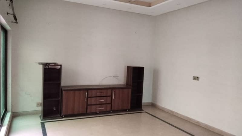 10 Marla upper porshan available for rent in Valencia town 8