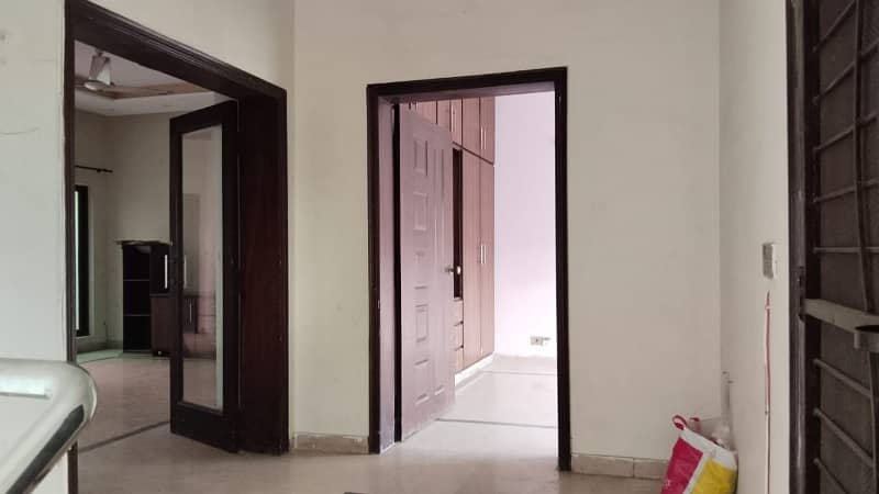 10 Marla upper porshan available for rent in Valencia town 13