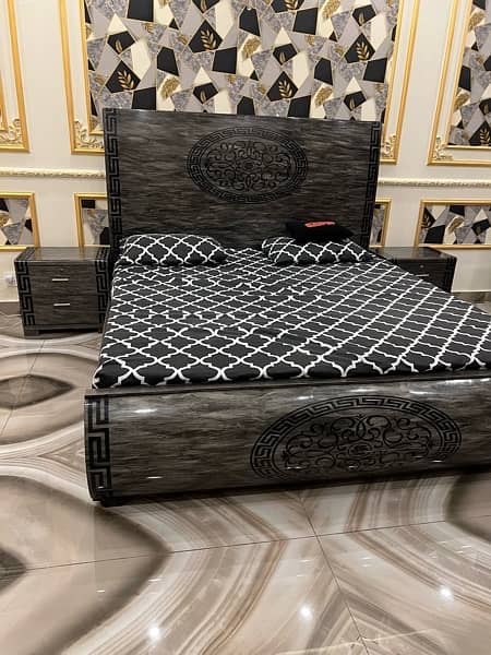 high glossed bed set with dreeser 0