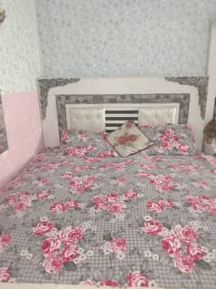 beautiful bed side for sale condition good