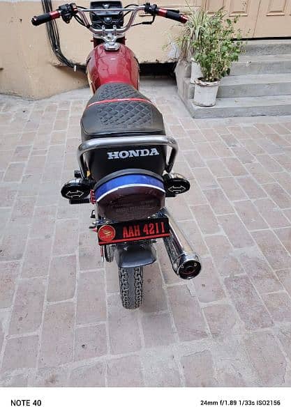 Honda 125 red clr 2