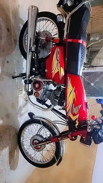 Honda 125 red clr 3