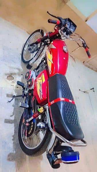 Honda 125 red clr 4