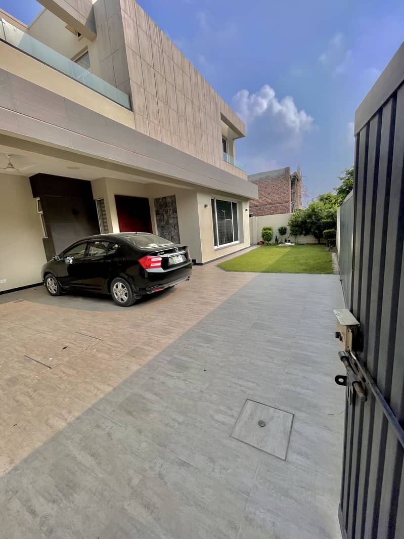 Ghani Estate Offers 01 Kanal Upper Portion For Rent, Phase 06 DHA Lahore 100% Orginal Pictures 1