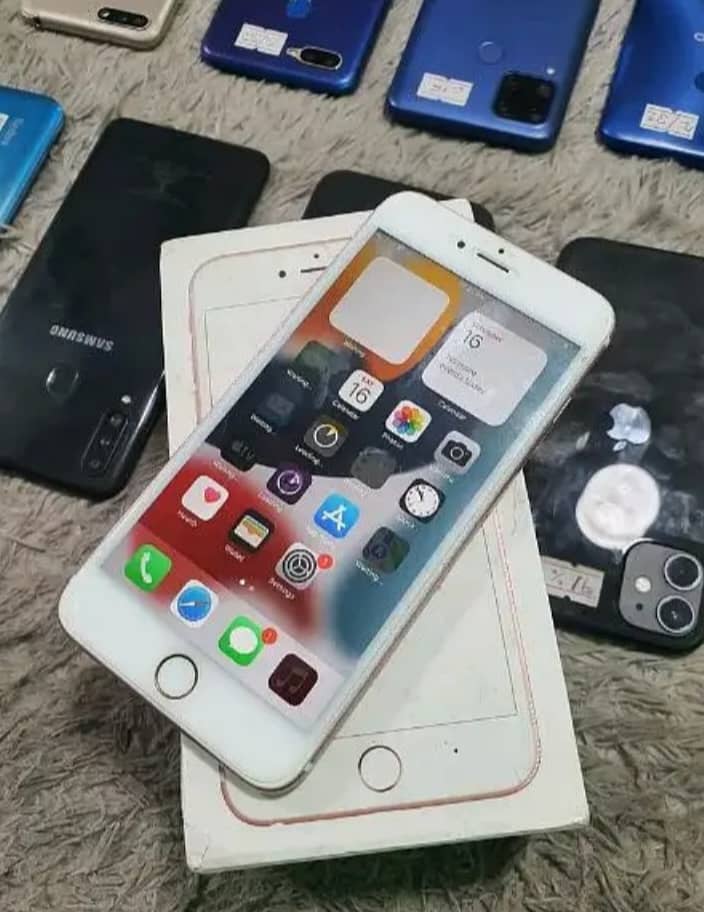 iPhone 6 plus ram 128 GB PTA approved my WhatsApp number 0339701486 1