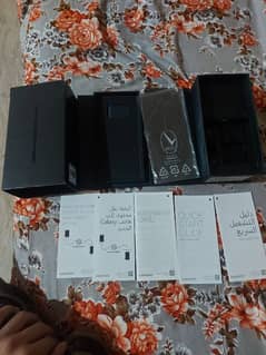 Samsung galaxy note 9 ka original box + guide books hain