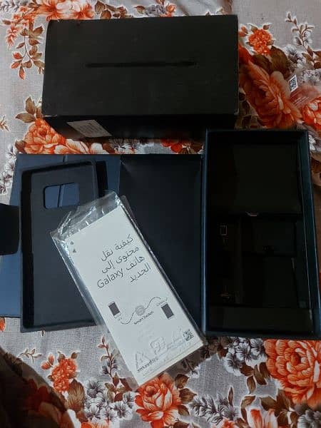 Samsung galaxy note 9 ka original box + guide books hain 1