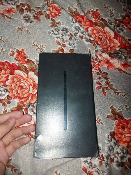 Samsung galaxy note 9 ka original box + guide books hain 7