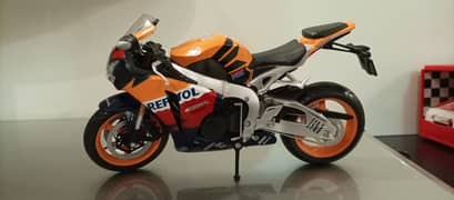 Honda Repsol Scale 1:12 diecast Motorcycle