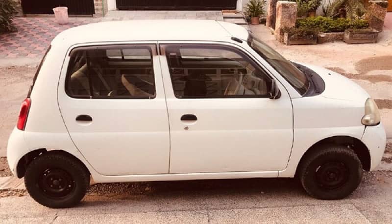 Daihatsu Esse 2012 3