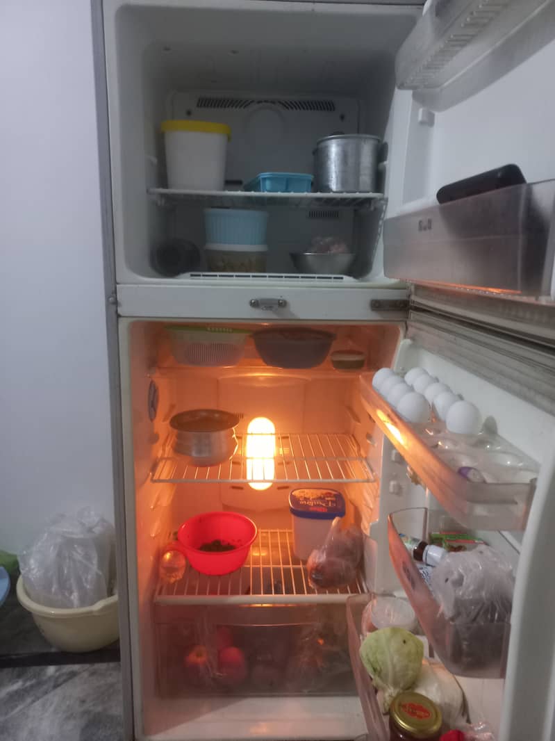 medium size Samsung fridge  2 door 1