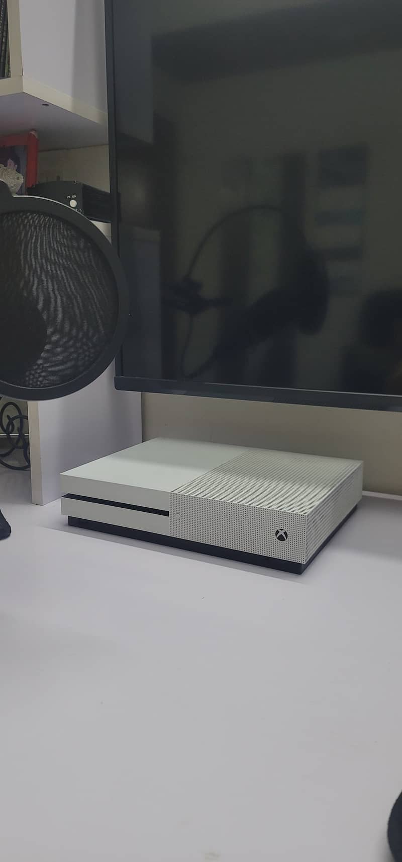 Xbox One S 1TB Disc Version (2019) - Immaculate Condition, Complete 1