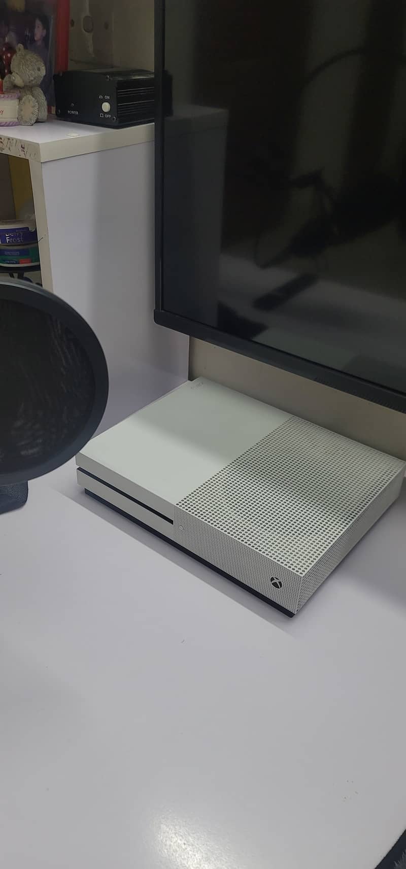 Xbox One S 1TB Disc Version (2019) - Immaculate Condition, Complete 3