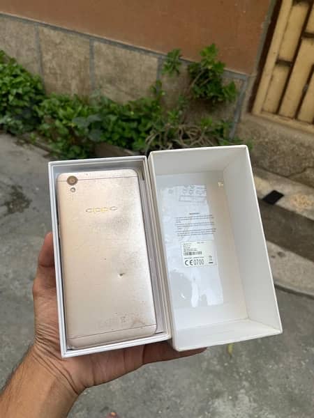 one plus 5 and Oppo A37F 9