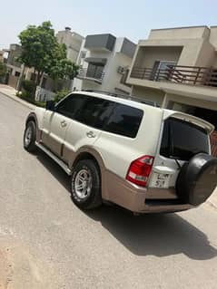 Mitsubishi Pajero 2006