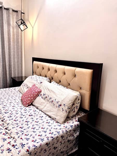 Double bed with side tables 5