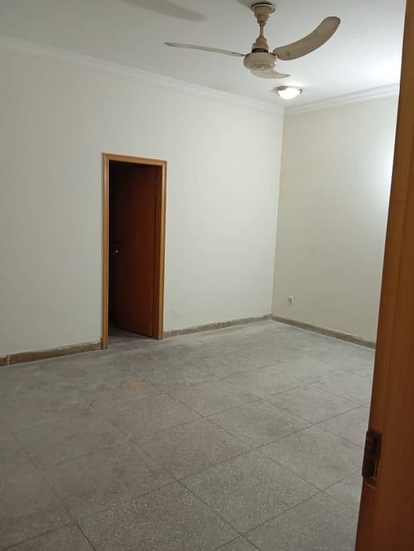 10 MARLA FULL HOUSE AVAILABLE FOR RENT IN DHA PHASE 3 BLOCK Z 10