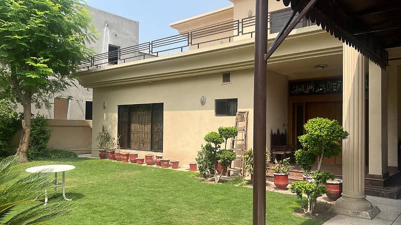 2 KANAL BEAUTIFUL HOUSE AVAILABLE FOR SALE IN DHA PHASE 1 BLOCK A 10