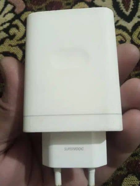 oppo. ka orgnial 33W charger 1