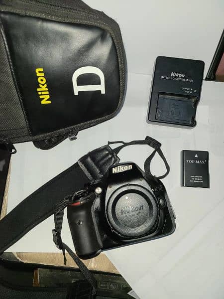 Nikon D5200 body and accessories 3