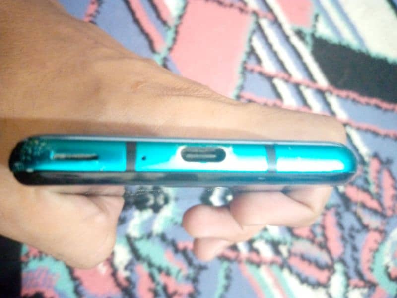 AQUOS R3 FOR SELL FULL GENIOUN ONLY PANEL IS NOT WORKING BAKI 1