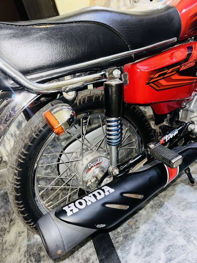 Honda 125 Red Colour 1