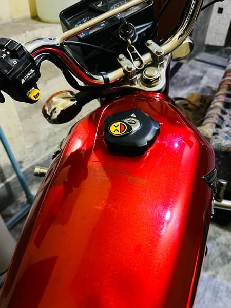 Honda 125 Red Colour 11