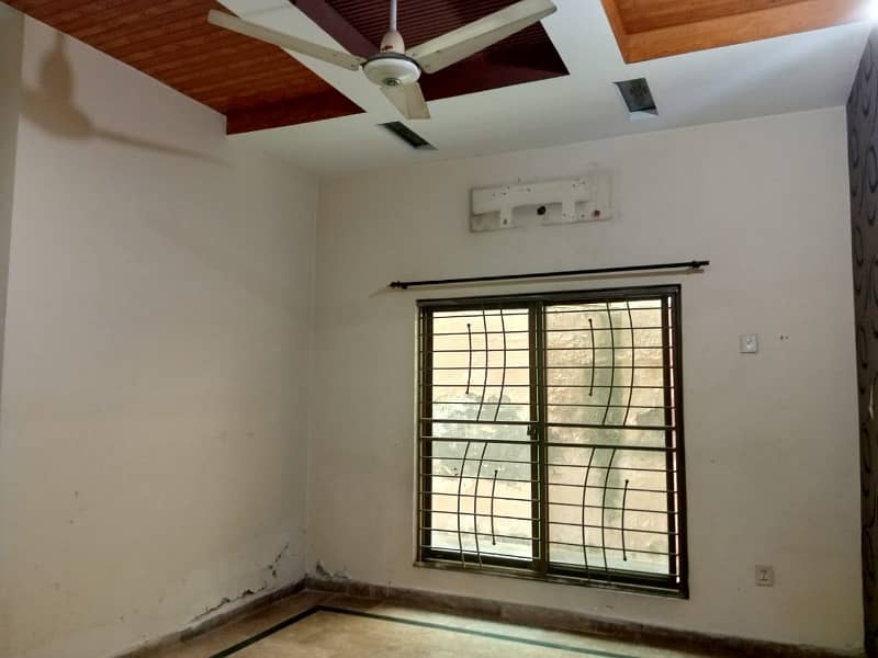 12 Marla Facing Park Lower Portion Available For Rent In Johar Town G Block 11