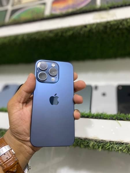 iPhone 15 Pro jv 1 TB Blue 1