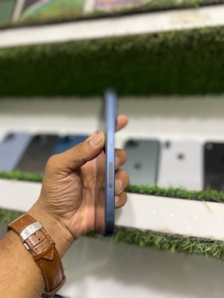 iPhone 15 Pro jv 1 TB Blue 3