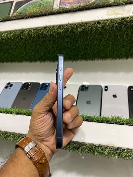 iPhone 15 Pro jv 1 TB Blue 5