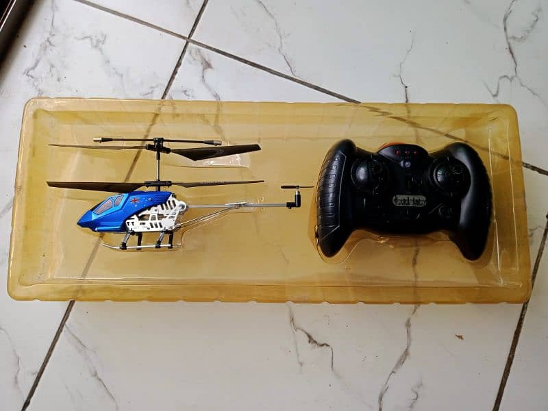 Remote Controlled Helicopter with Gyroscope in New Condition 1