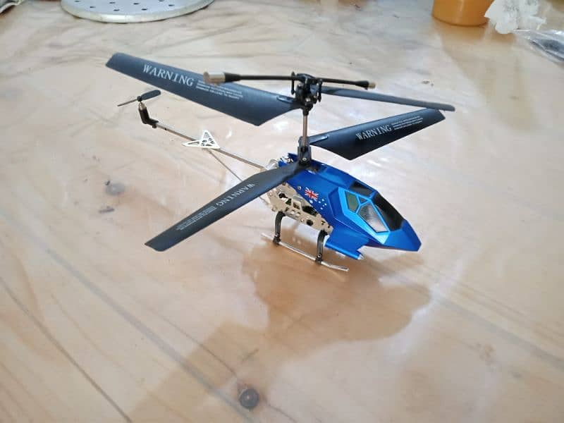 Remote Controlled Helicopter with Gyroscope in New Condition 2