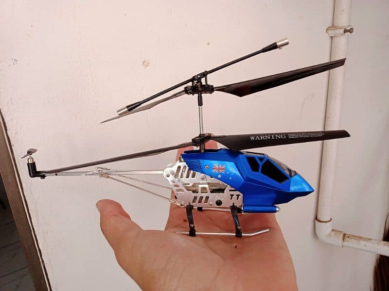 Remote Controlled Helicopter with Gyroscope in New Condition 7